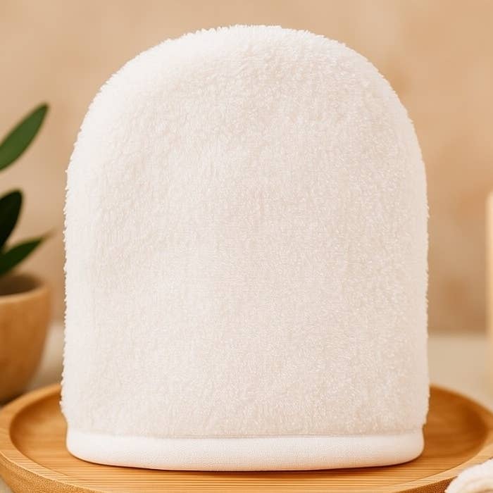 Gant Démaquillant Microfibre : Doux et Réutilisable